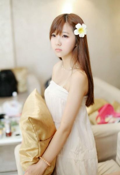 90后小妹挤奶喂小狗(90后小妹是真爱还是作秀)