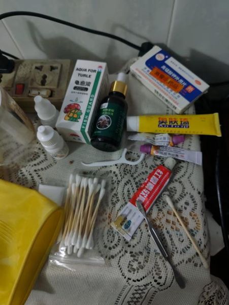 巴西龟白眼病怎么治(涂药能治好吗)
