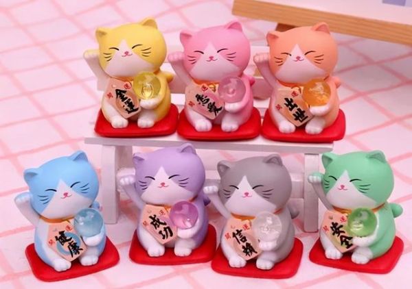 招财猫左右手各招什么(那左右手一起举呢)